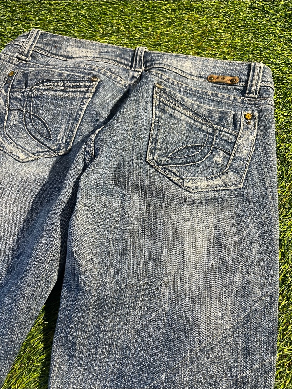 Classic Light Blue Women’s Jeans - Comfortable Everyday Denim